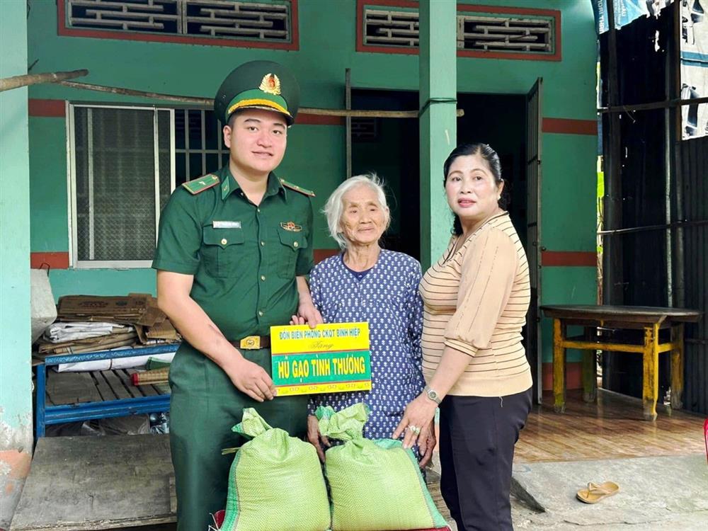 Mô hình “Hũ gạo tình thương” luôn được duy trì đối với người dân khu vực biên giới, góp phần ổn định đời sống và phát triển kinh tế vùng biên.